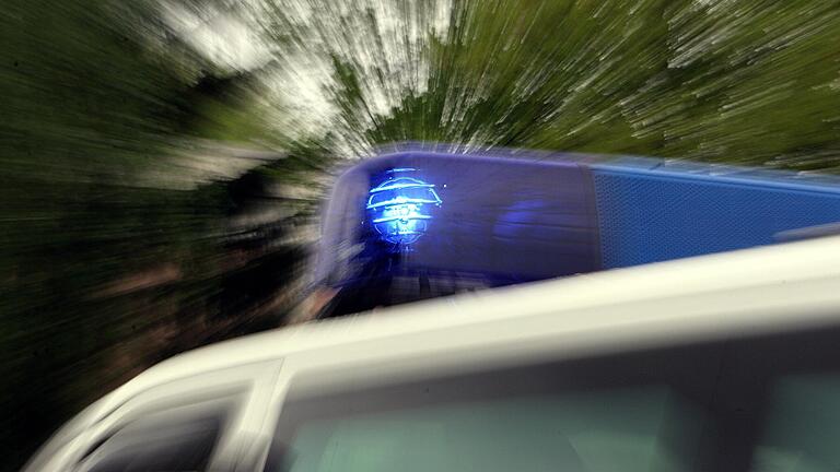 Das Blaulicht eines Polizei-Einsatzfahrzeuges.&nbsp;