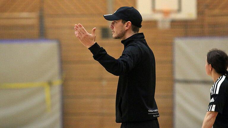 Jua-Felix Hornung, Spieler der Herrenmannschaft und Trainer von gleich drei Frauen/Mädchenmannschaften beim HC Schweinfurt Jua-Felix Hornung, Spieler der Herrenmannschaft und Trainer von gleich drei Frauen/Mädchenmannschaften beim HC Schweinfurt