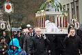 Karfreitagsprozession in Lohr       -  Ein paar tausend Besucher verfolgen am Freitag (25.03.16) die Karfreitagsprozession in der Lohrer Innenstadt. Traditionell tragen an Karfreitag Männer in schwarzen Anzügen aus Holhz gearbeitete und lebensgrosse Darstellungen des Leidensweg Christi durch die Altstadt.