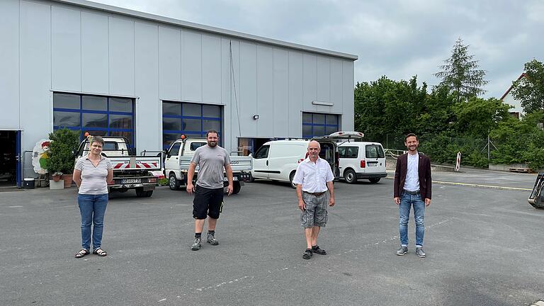 Verabschiedung des Bauhofleiters: (von links) Stadtbaumeisterin Maria Hoffmann, Michael Finster (neuer Bauhofleiter), Norbert Hackenberg und Bürgermeister Thorsten Wozniak. Verabschiedung des Bauhofleiters: (von links) Stadtbaumeisterin Maria Hoffmann, Michael Finster (neuer Bauhofleiter), Norbert Hackenberg und Bürgermeister Thorsten Wozniak.