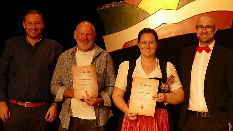 Auf dem Foto (von links): Sebastian Ullrich (Vorstand), Tobias Beck (Vereinsehrenzeichen Gold), Katrin Diel (Vereinsehrenzeichen Silber), Fabian Hörnis (Vorstand).