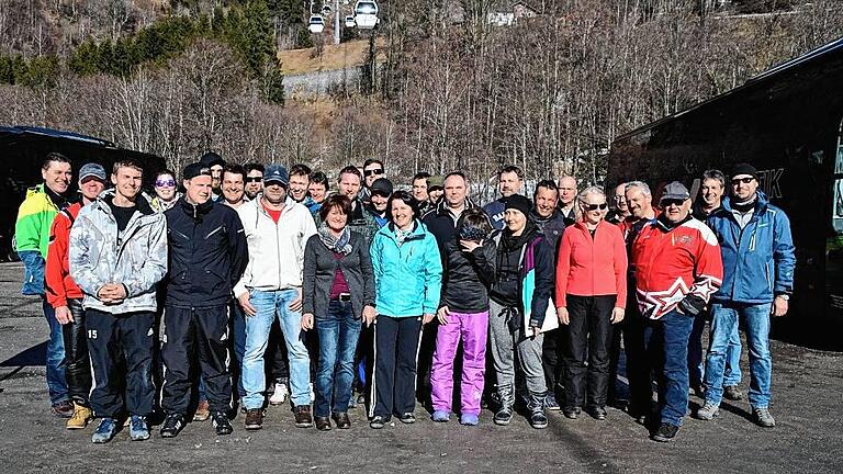 Bereits zum dritten Mal waren Skifahrer und Snowboarder aus Schallfeld mit ihren Freunden bei gutem Wetter im Montafon. Bereits zum dritten Mal waren Skifahrer und Snowboarder aus Schallfeld mit ihren Freunden bei gutem Wetter im Montafon.