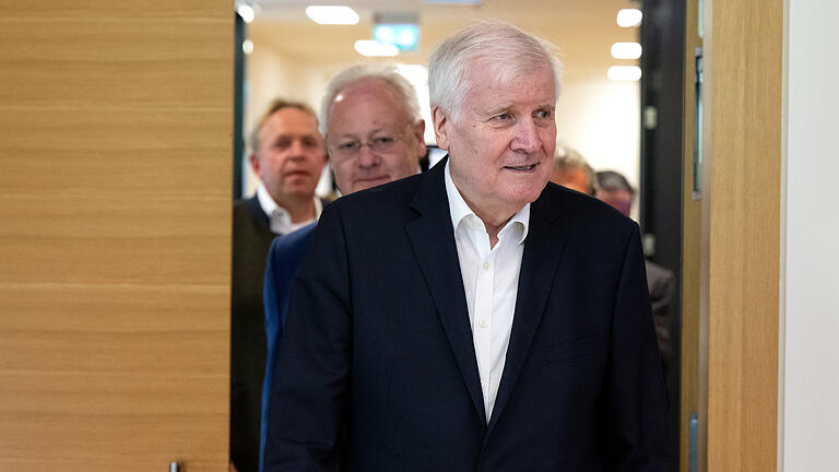 Untersuchungsausschuss Stammstrecke.jpeg       -  Horst Seehofer sagte als Zeuge im Untersuchungsausschuss zur zweiten Münchner S-Bahn-Stammstrecke aus.