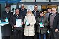 Die erfolgreichen Sammler (von links): Stabsgefreiter d. R. Gerhard Bauer (RK Kitzingen), Detlef Kautzmann (E-Center), ehemaliger OB Siegfried Müller, Landrätin Tamara Bischof, Stefan Knötgen (E-Center), Elvira Kahnt, Oberstleutnant d. R. Dieter Popp (RK Kitzingen) und Manfred Freitag.