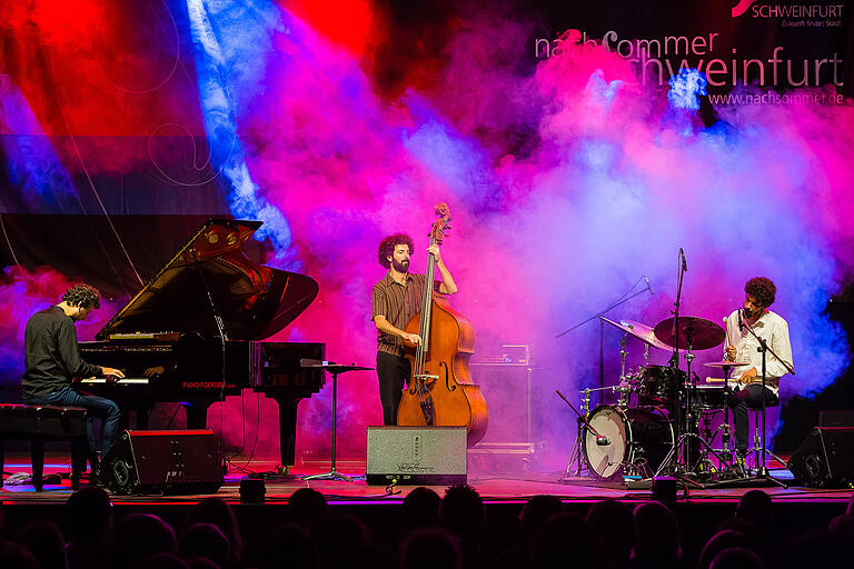 Das Trio Shalosh beim Nachsommer. Das Trio Shalosh beim Nachsommer.