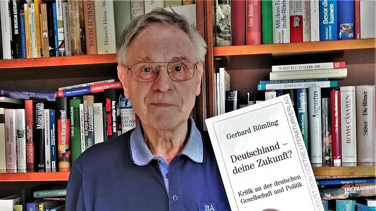Autor Gerhard Römling (80) mit seinem Buch 'Deutschland - deine Zukunft?' - Autor Gerhard Römling (80) mit seinem Buch 'Deutschland - deine Zukunft?' Autor Gerhard Römling (80) mit seinem Buch 'Deutschland - deine Zukunft?' - Autor Gerhard Römling (80) mit seinem Buch 'Deutschland - deine Zukunft?'