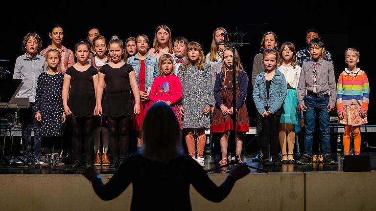 Der Kinderchor der Kreismusikschule unter der Leitung von Henrike Rottmann sorgte für großen Applaus der Gäste. Der Kinderchor der Kreismusikschule unter der Leitung von Henrike Rottmann sorgte für großen Applaus der Gäste.
