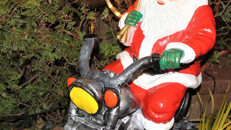 Bei Fasels kommt der Weihnachtsmann mit dem Motorrad.