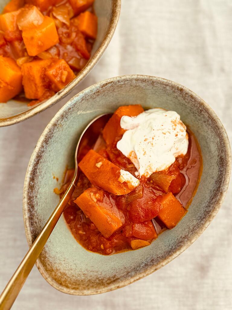 Im Luisengarten in Würzburg steht diesen Herbst das vegetarische Gericht Butternusskürbis mit Gewürztomatensugo auf der Speisekarte. Im Luisengarten in Würzburg steht diesen Herbst das vegetarische Gericht Butternusskürbis mit Gewürztomatensugo auf der Speisekarte.