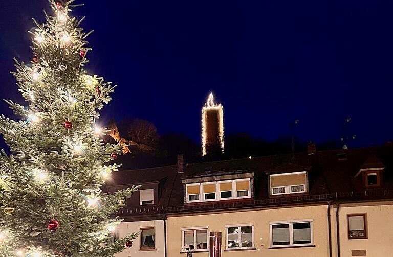 Der Turm der Scherenburg als Adventskerze. Der Turm der Scherenburg als Adventskerze. 