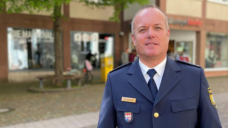 Lohrs neuer Polizeidienststellenleiter Johannes Schuhmann wundert sich, dass die Täter in Lohr zugeschlagen haben. Lohrs neuer Polizeidienststellenleiter Johannes Schuhmann wundert sich, dass die Täter in Lohr zugeschlagen haben.