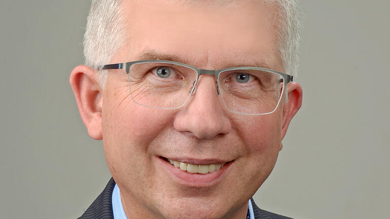 Andrew Ullmann ist Obmann der FDP-Bundestagsfraktion im Gesundheitsausschuss und seit 2012 Professor an der Uni Würzburg. Andrew Ullmann ist Obmann der FDP-Bundestagsfraktion im Gesundheitsausschuss und seit 2012 Professor an der Uni Würzburg.