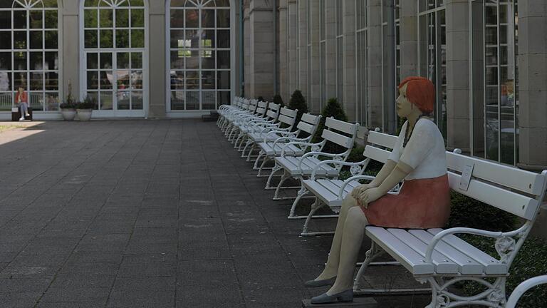 Mein rechter, rechter Platz ist leer, ich wünsch mir einen Kurgast her. Nicht nur im Kurgarten war in den vergangenen Wochen viel mehr Platz als früher. Mein rechter, rechter Platz ist leer, ich wünsch mir einen Kurgast her. Nicht nur im Kurgarten war in den vergangenen Wochen viel mehr Platz als früher.