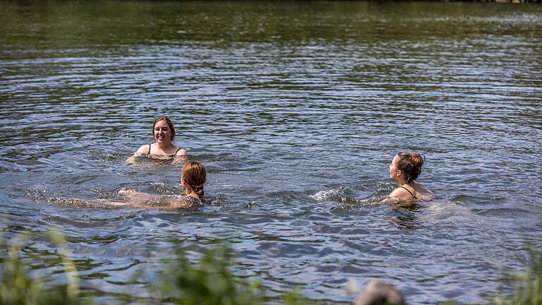 Das Baden im Main in Würzburg kann bei den aktuell hohen Temperaturen erfrischend sein, aber auch gefährlich. Das Baden im Main in Würzburg kann bei den aktuell hohen Temperaturen erfrischend sein, aber auch gefährlich.