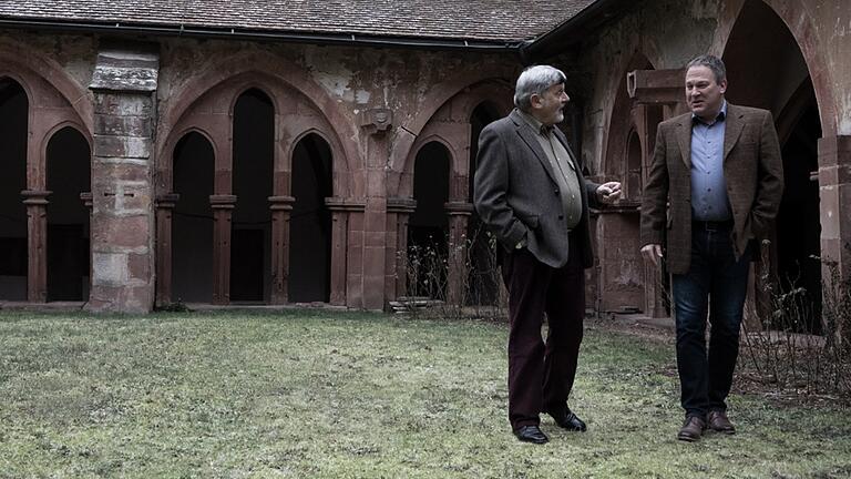 Autor Wolf Wiechert (links) im Gespräch mit dem Marktheidenfelder Kantor Alexander Wolf, der ihn gemeinsam mit Michael Günther schon wiederholt bei Lesungen auf Schloss Homburg musikalisch begleitet hat. Autor Wolf Wiechert (links) im Gespräch mit dem Marktheidenfelder Kantor Alexander Wolf, der ihn gemeinsam mit Michael Günther schon wiederholt bei Lesungen auf Schloss Homburg musikalisch begleitet hat.