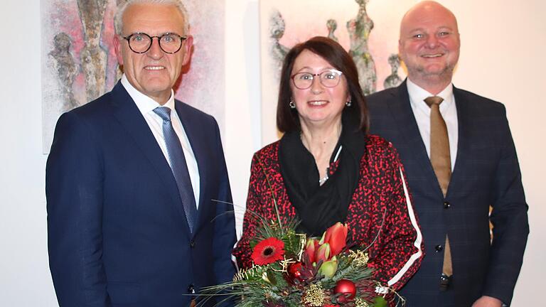 Veraschiedung von Stadtbaumeisterin Barbara Stüdlein. Von links: Bürgermeister Bruno Altrichter, Barbara Stüdlein und ihr Nachfolger Michael Wehner. Veraschiedung von Stadtbaumeisterin Barbara Stüdlein. Von links: Bürgermeister Bruno Altrichter, Barbara Stüdlein und ihr Nachfolger Michael Wehner.