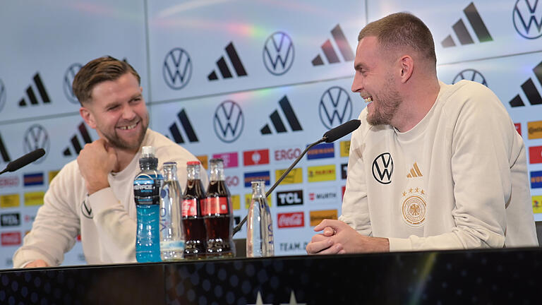 Fußball-Nationalmannschaft in Frankfurt am Main.jpeg       -  Vor knapp zwei Jahren noch zwei Zweitligastürmer, nun die Hoffnung des DFB: Niclas Füllkrug (l) und Marvin Ducksch alias 'Die hässlichen Vögel'.