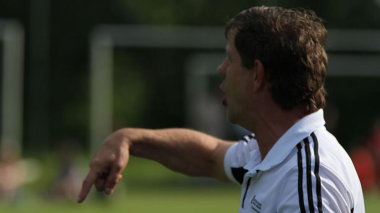 Der neue Trainer der (SG) Eisenheim/Wipfeld war unter anderem schon beim TSV Grafenrheinfeld, TSV Ettleben und TSV Abtswind tätig. Als Spieler absolvierte er 35 Zweitliga-Spiele für den FC 05 Schweinfurt. Der neue Trainer der (SG) Eisenheim/Wipfeld war unter anderem schon beim TSV Grafenrheinfeld, TSV Ettleben und TSV Abtswind tätig. Als Spieler absolvierte er 35 Zweitliga-Spiele für den FC 05 Schweinfurt.
