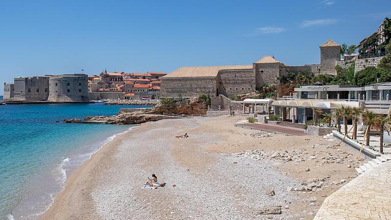 Während sich an den deutschen Stränden die Besucher tummeln, warten viele Orte im Ausland – wie hier in Dubrovnik, Kroatien – noch auf Urlauber. Während sich an den deutschen Stränden die Besucher tummeln, warten viele Orte im Ausland – wie hier in Dubrovnik, Kroatien – noch auf Urlauber.
