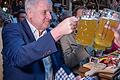 Seehofer hält erste Bierzelt-Rede       -  Zu Hause ist es doch am schönsten. Erstmals seit dem Ende der schweren Regierungskrise trat Horst Seehofer in einem Bierzelt auf &ndash; in Töging am Inn.