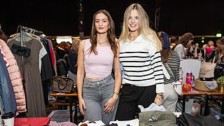 Der Fashion Flohmarkt lockt auch am Sonntag 29.09.24 Menschenmengen in die Posthalle in Würzburg.