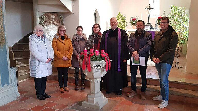 Auf dem Foto von links Monika Diemer, Margitta Trost, Daniela Koch, Christa Müller, Pfr. Andreas Werner, Eckhard Geiß, Andreas Hartung.