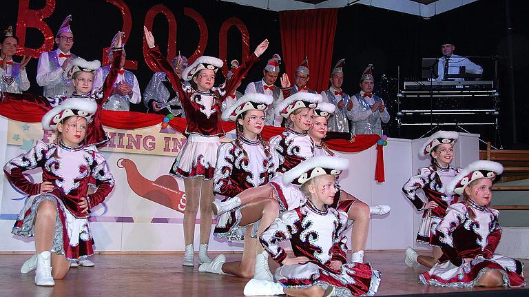 Die Kleine Garde zeigte ihr tänzerisches Können auf der Bühne der Seewiesenhalle in Bergrothenfels.