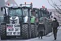 Landwirte blockierten am Sonntag die Einfahrt des Aldi-Zentrallagers in Helmstadt. Am Tag danach kamen beide Seiten zu Gesprächen zusammen.
