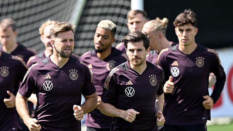 Training Nationalmannschaft.jpeg       -  Polen - Deutschland live im Free-TV und Stream: Alle Infos zur Länderspiel-Übertragung - Termin, Uhrzeit, Bilanz. Füllkrug, Henrichs, Hofmann und Havertz laufen sich warm.