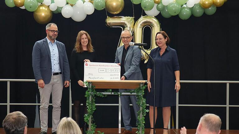 Simon Haupt, Susanne Niedernhammer, Alexander Röhrer und Alexandra Herrmann. Simon Haupt, Susanne Niedernhammer, Alexander Röhrer und Alexandra Herrmann.
