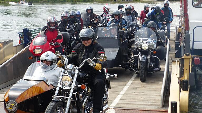 Der Kitzinger Motorradclub 'Golden Hawks' organisierte für Mitglieder der Mainfränkischen Werkstätten eine Landkreisausfahrt rund um Kitzingen. Der Kitzinger Motorradclub 'Golden Hawks' organisierte für Mitglieder der Mainfränkischen Werkstätten eine Landkreisausfahrt rund um Kitzingen.