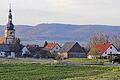 Natur pur: Auf dem Weg von Königsberg nach Hofheim ergibt sich ein romantischer Blick auf Ostheim und &ndash; im Hintergrund &ndash; auf den Aussichtsturm der Schwedenschanze.
