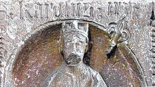 Karlsrelief im Kloster Neustadt am Main.