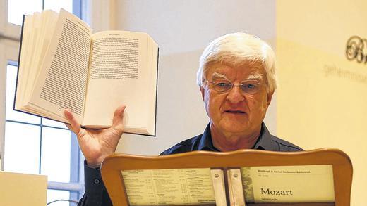 Von wegen irr und geisteskrank: Der Würzburger Neurologe, Musiker und Konzertveranstalter Professor Klaus Toyka wies beim Mozartfest am Dienstagabend zahlreiche Legenden zum kranken Komponisten Mozart ins Reich der Legenden.THERESA MÜLLER