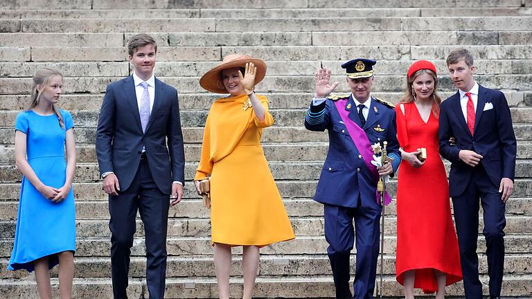 Belgiens Königin Mathilde wird 50       -  Prinz Gabriel (r-l) von Belgien, Kronprinzessin Elisabeth von Belgien, König Philippe von Belgien, Königin Mathilde, Prinz Emmanuel von Belgien und Prinzessin Eleonore von Belgien.