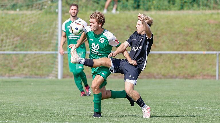 Lasse Denk (vorne links), hier auf einem Archivbild mit Lasse Lipecki vom SV Veitshöchheim, brachte mit seinem Treffer zum 2:0 gegen den FSV Esselbach-Steinmark den FV Thüngersheim auf Siegkurs. Lasse Denk (vorne links), hier auf einem Archivbild mit Lasse Lipecki vom SV Veitshöchheim, brachte mit seinem Treffer zum 2:0 gegen den FSV Esselbach-Steinmark den FV Thüngersheim auf Siegkurs.