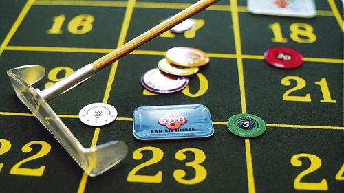 Rien ne va plus für Spielbanken in Bayern? Nein. Die Staatliche Lotterieverwaltung reagierte gelassen auf die Forderung des Landesrechnungshofs die Casinos Bad Steben und Bad Kötzting zu schließen. Rien ne va plus für Spielbanken in Bayern? Nein. Die Staatliche Lotterieverwaltung reagierte gelassen auf die Forderung des Landesrechnungshofs die Casinos Bad Steben und Bad Kötzting zu schließen.