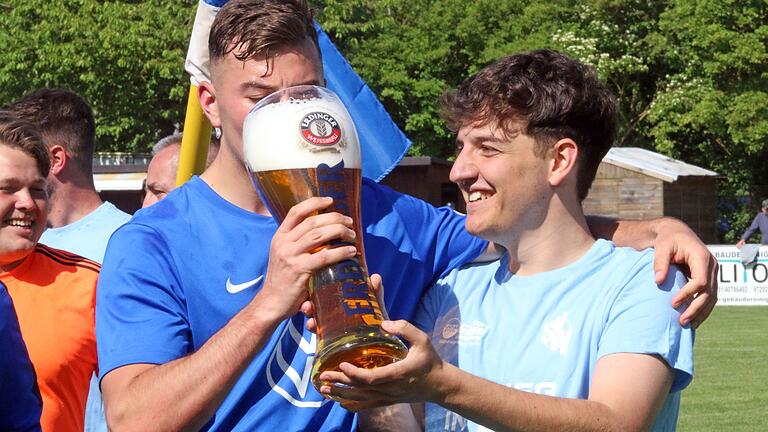 Jubel beim SV Waldbrunn über den Aufstieg in die Kreisliga im Frühsommer 2022. Jubel beim SV Waldbrunn über den Aufstieg in die Kreisliga im Frühsommer 2022.