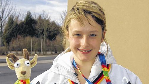 Eine strahlende Olymionikin: Lena Walz (17) gewann bei den olympischen Jugendspielen in Innsbruck mit der Eishockey-Nationalmannschaft die Bronzemedaille.