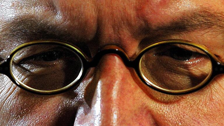 Einblick in die Arbeit des Geheimdienstes: Frank-Walter Steinmeier, hier ein Foto aus dem Jahr 2005. Einblick in die Arbeit des Geheimdienstes: Frank-Walter Steinmeier, hier ein Foto aus dem Jahr 2005.