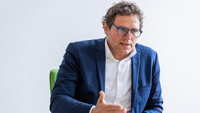 Grünen-Bürgermeister Martin Heilig hat im vergangenen Jahr den Würzburger Ostermarsch scharf kritisiert. Menschenrechte müssten notfalls mit Waffengewalt verteidigt werden, sagt Heilig. Grünen-Bürgermeister Martin Heilig hat im vergangenen Jahr den Würzburger Ostermarsch scharf kritisiert. Menschenrechte müssten notfalls mit Waffengewalt verteidigt werden, sagt Heilig.
