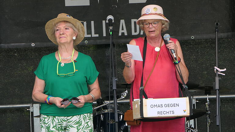 Auch die &quot;Omas gegen Rechts&quot; aus Haßfurt waren dabei und unterstützen die queere Community.