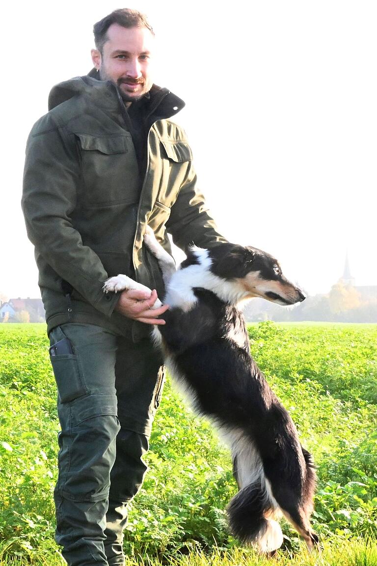 Der Schäfer Jan Engelmayer aus der Eifelregion hat eine Herde mit 250 Schafen und nimmt seit 20 Jahren an Border-Collie-Prüfungen teil. Der Schäfer Jan Engelmayer aus der Eifelregion hat eine Herde mit 250 Schafen und nimmt seit 20 Jahren an Border-Collie-Prüfungen teil.