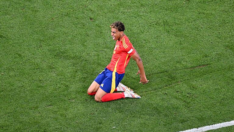 Euro 2024: Spanien - Frankreich - Spaniens Lamine Yamal jubelt nach seinem Tor zum 1:1. Euro 2024: Spanien - Frankreich - Spaniens Lamine Yamal jubelt nach seinem Tor zum 1:1.