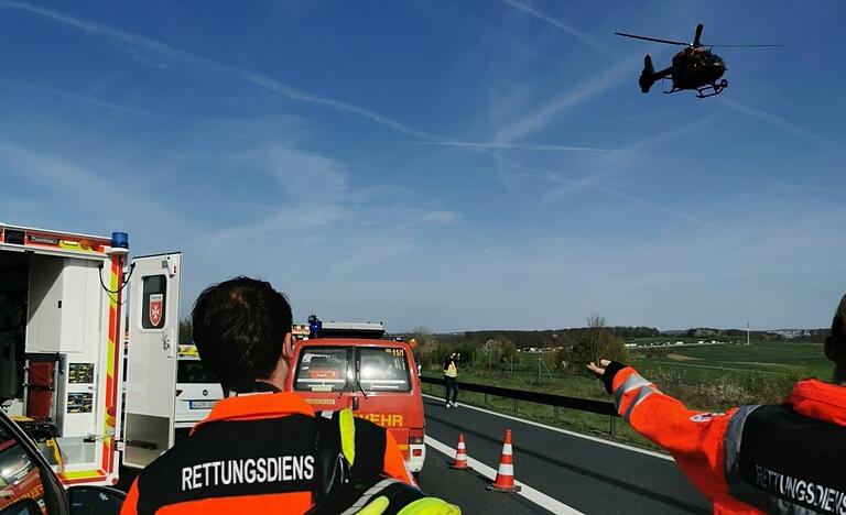 Gleich zwei Unfälle auf der A3 Höhe Helmstadt sorgten am Freitagnachmittag für die Sperrung der Autobahn in Richtung Nürnberg Gleich zwei Unfälle auf der A3 Höhe Helmstadt sorgten am Freitagnachmittag für die Sperrung der Autobahn in Richtung Nürnberg