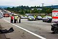 Illegales Autorennen mit schlimmen Folgen: Nach der Massenkarambolage auf der Autobahn A 3 bei Wiesbaden machen sich Polizei und Rettungskräfte ein Bild von der Lage.