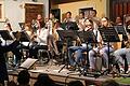 Die Big Band &bdquo;Pfeffer, Salz & Sahne&rdquo; begeisterte beim Benefizkonzert unter der Leitung von Wolfram Hirsch im Sportheim in Friesenhausen.