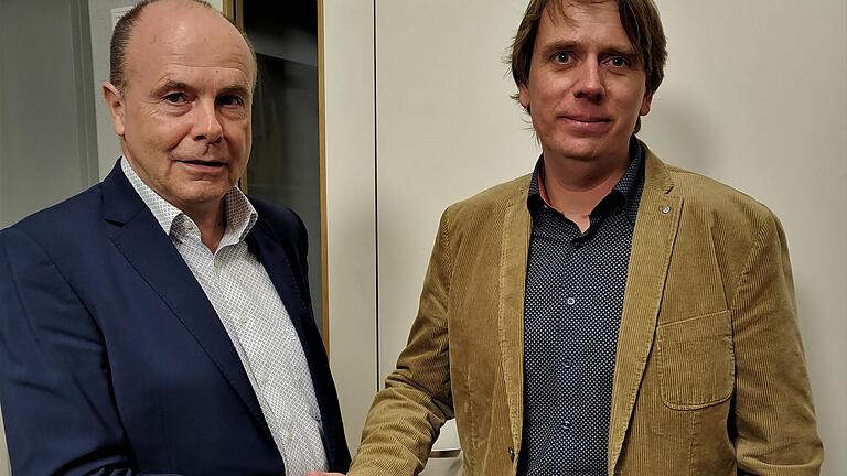 Gratulation an den alten und neuen Bürgermeister von Hohenroth, Georg Straub, von seinem Wahlgegner Christof Herbert (rechts). Gratulation an den alten und neuen Bürgermeister von Hohenroth, Georg Straub, von seinem Wahlgegner Christof Herbert (rechts).