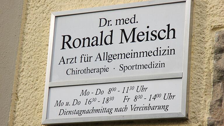 Um die Nachfolge von Hausarzt Dr. Ronald Meisch, der im März 2025 seine Praxis schließt, ging es in der Stadtratssitzung Um die Nachfolge von Hausarzt Dr. Ronald Meisch, der im März 2025 seine Praxis schließt, ging es in der Stadtratssitzung