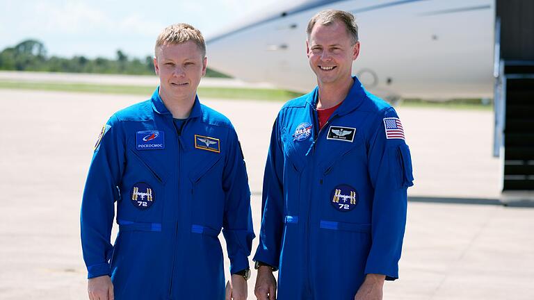 Aleksandr Gorbunov und Nick Hague       -  Sollen bis Anfang 2025 auf der ISS bleiben: Aleksandr Gorbunov (l) und Nick Hague.